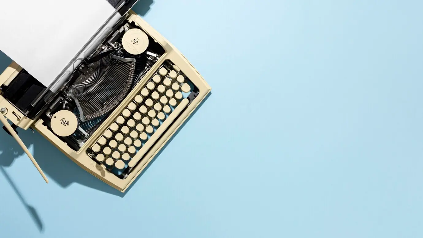 Anordnung alter Schreibinstrumente